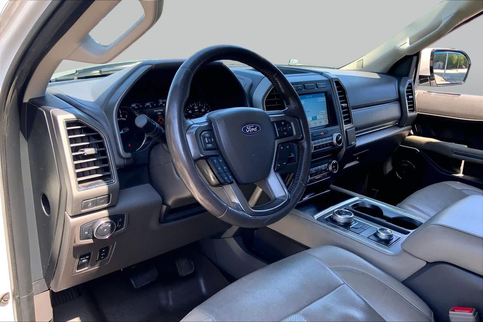 Used 2018 White Platinum Metallic Tri-Coat Ford XLT image 18