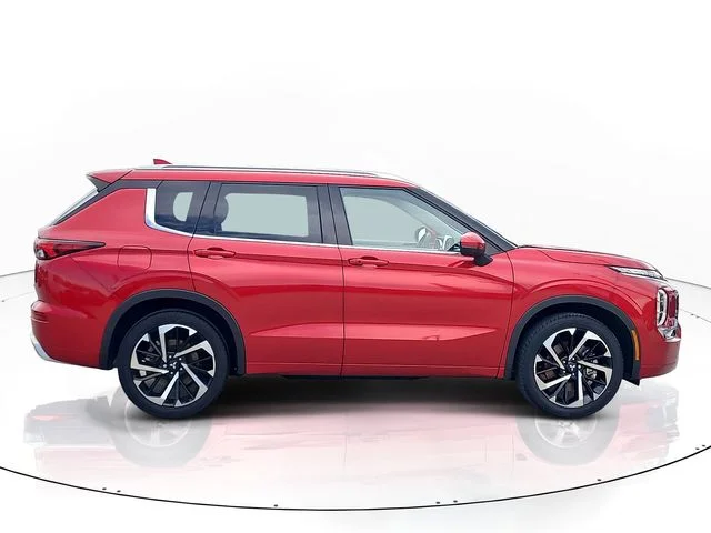 Used 2023 Red Mitsubishi SEL image 4
