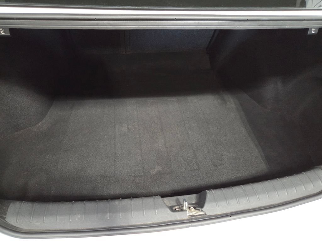 Used 2019 White Kia S image 21