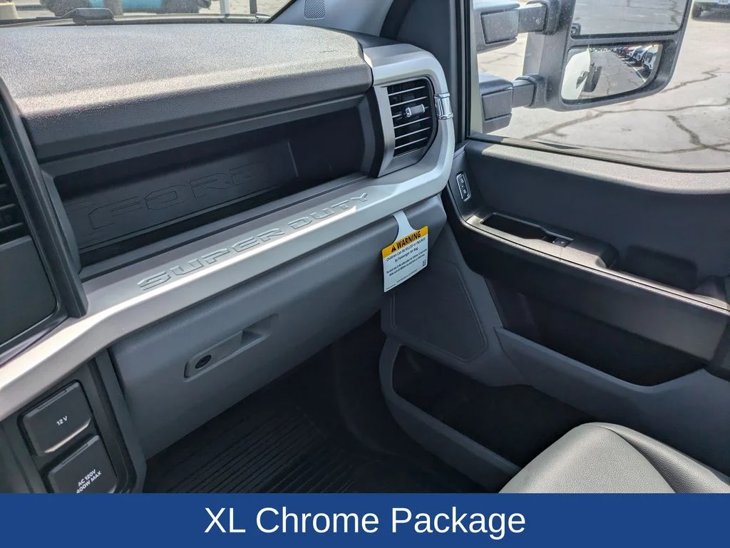 Used 2025 Oxford White Ford XL image 14