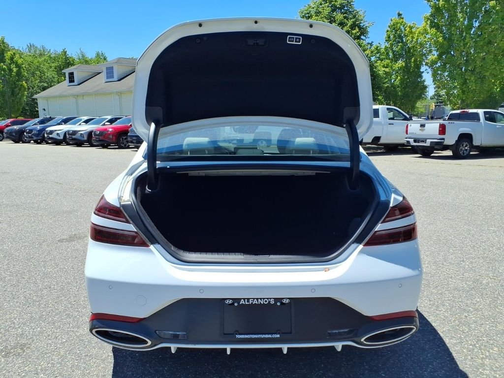 Used 2023 White Genesis 3.3T image 7