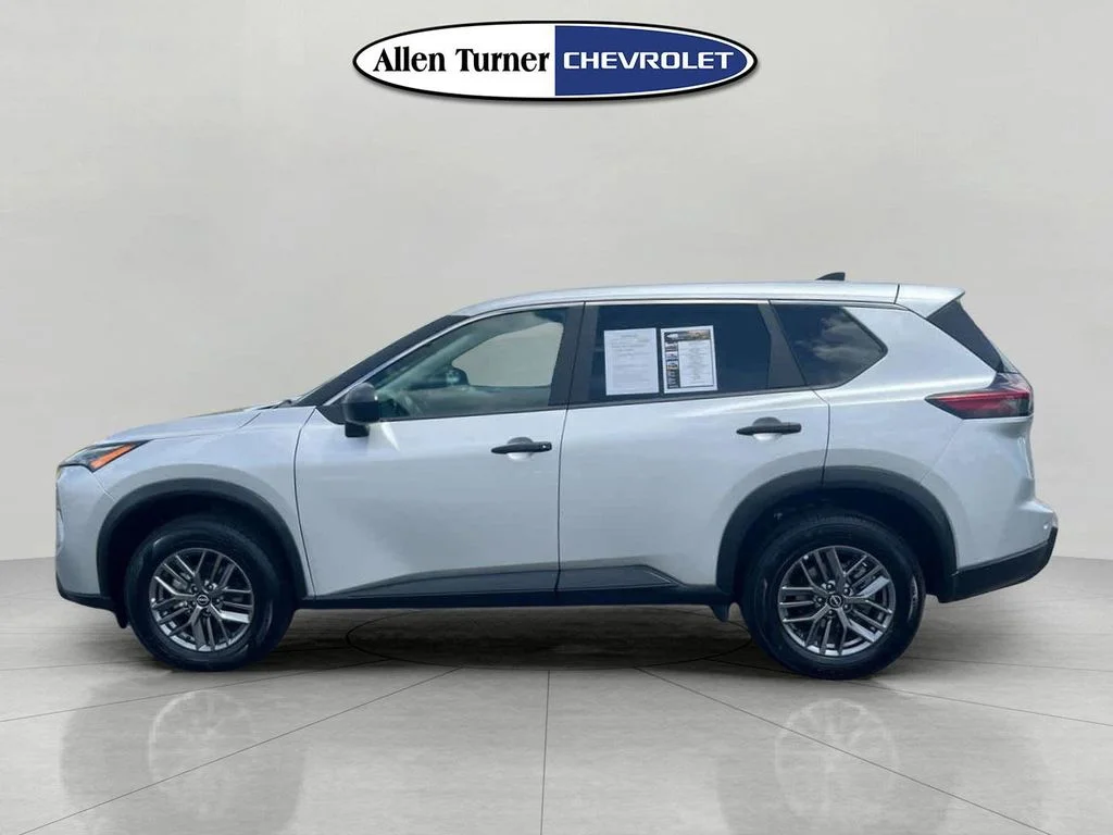Used 2024 Silver Nissan S image 6