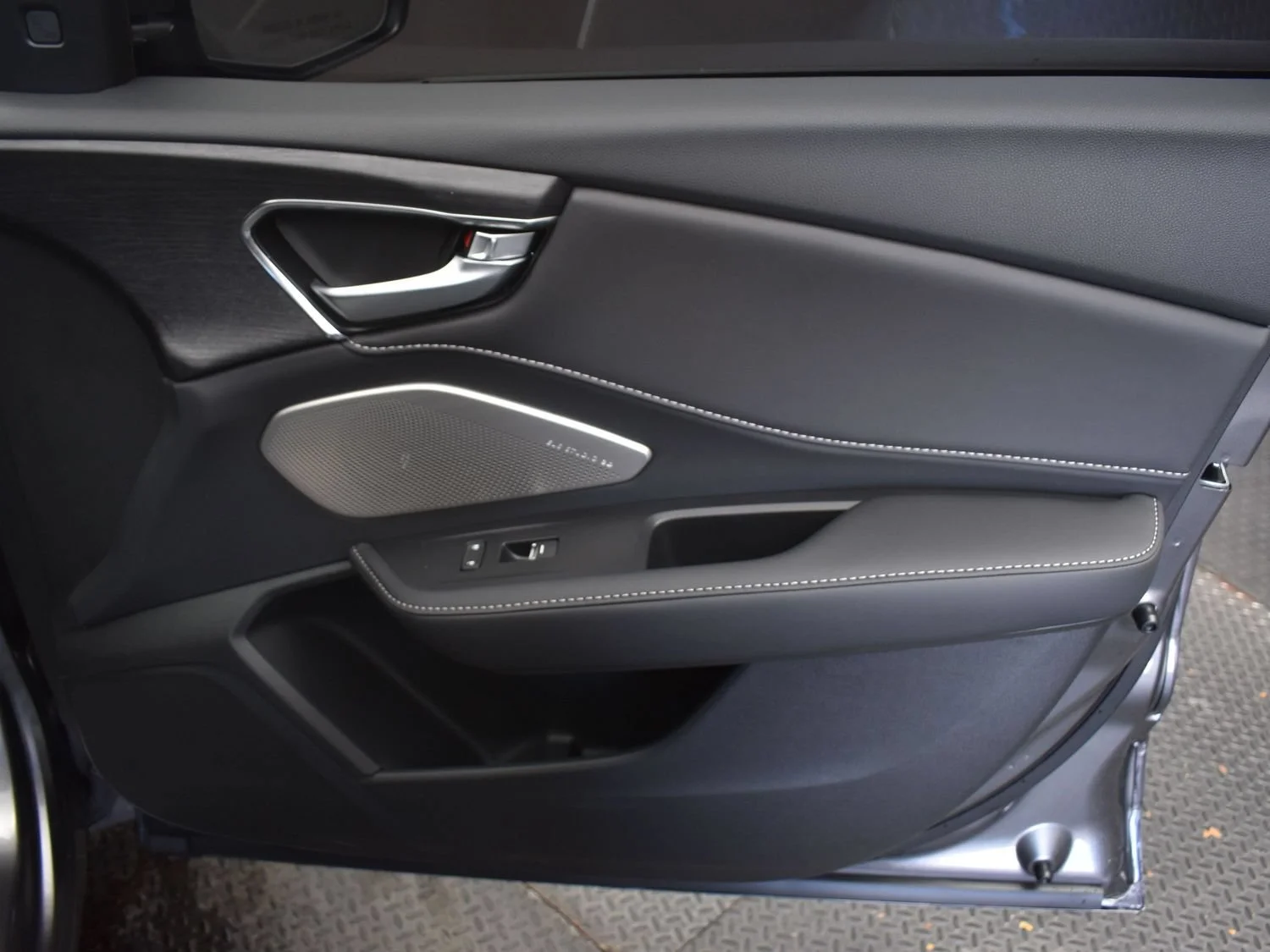 New 2026 Liquid Carbon Metallic Acura w/Advance Package image 31