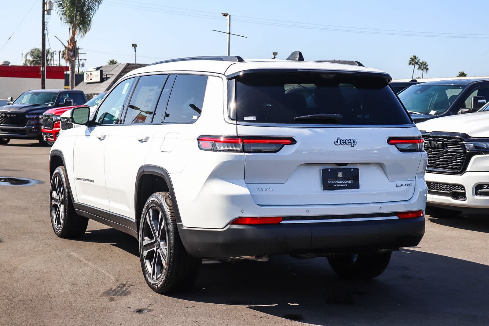 New 2027 Bright White Clear-Coat Paint Jeep Limited image 6