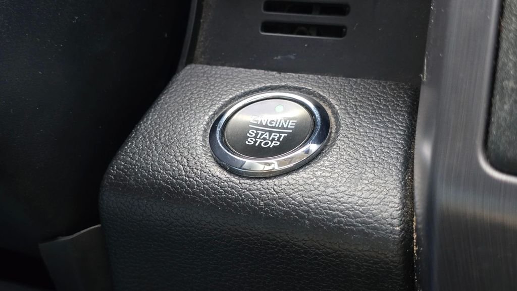Used 2019 Black Metallic Ford Platinum image 37