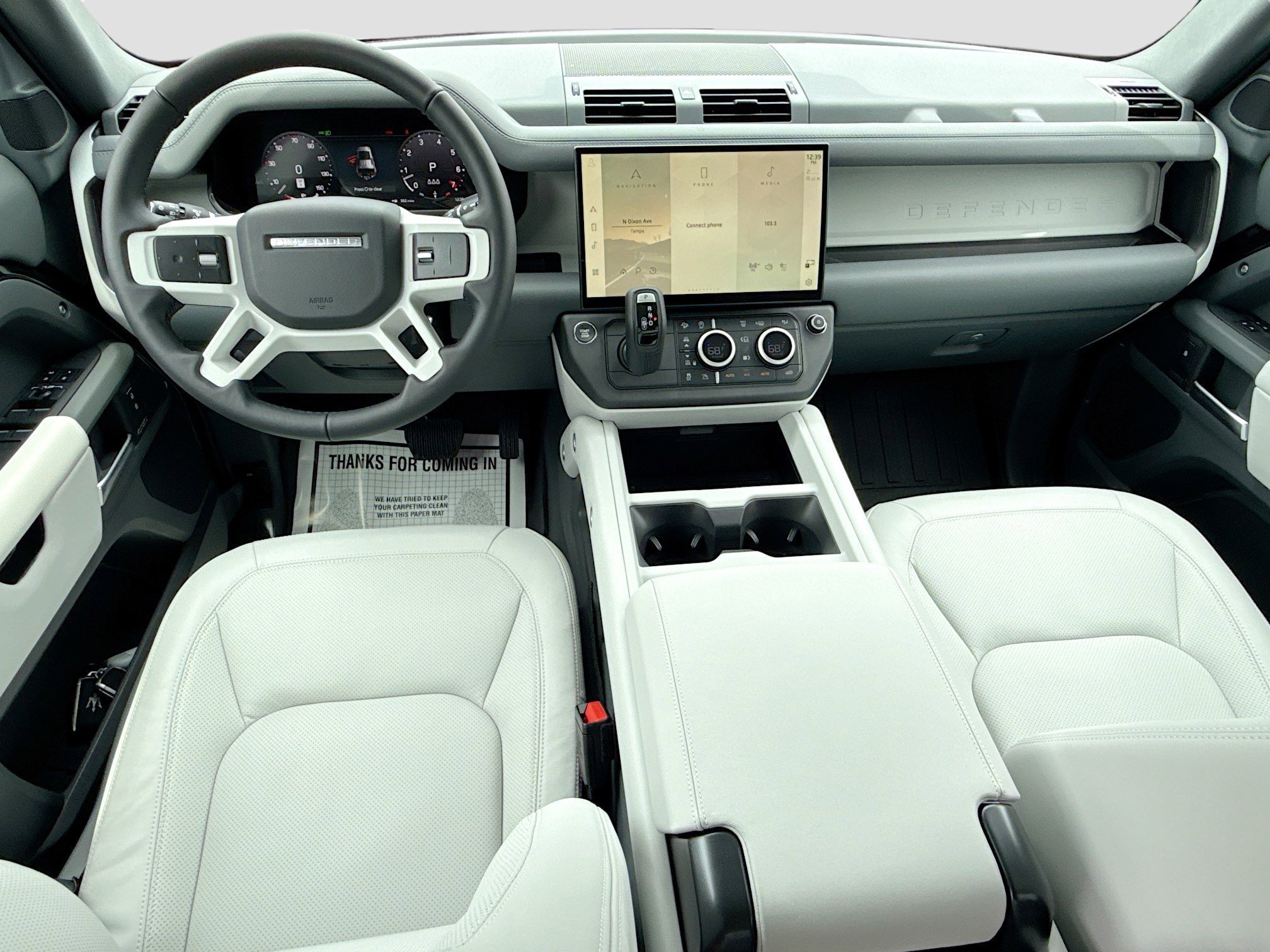 New 2026 Santorini Black LAND ROVER X-Dynamic SE image 16