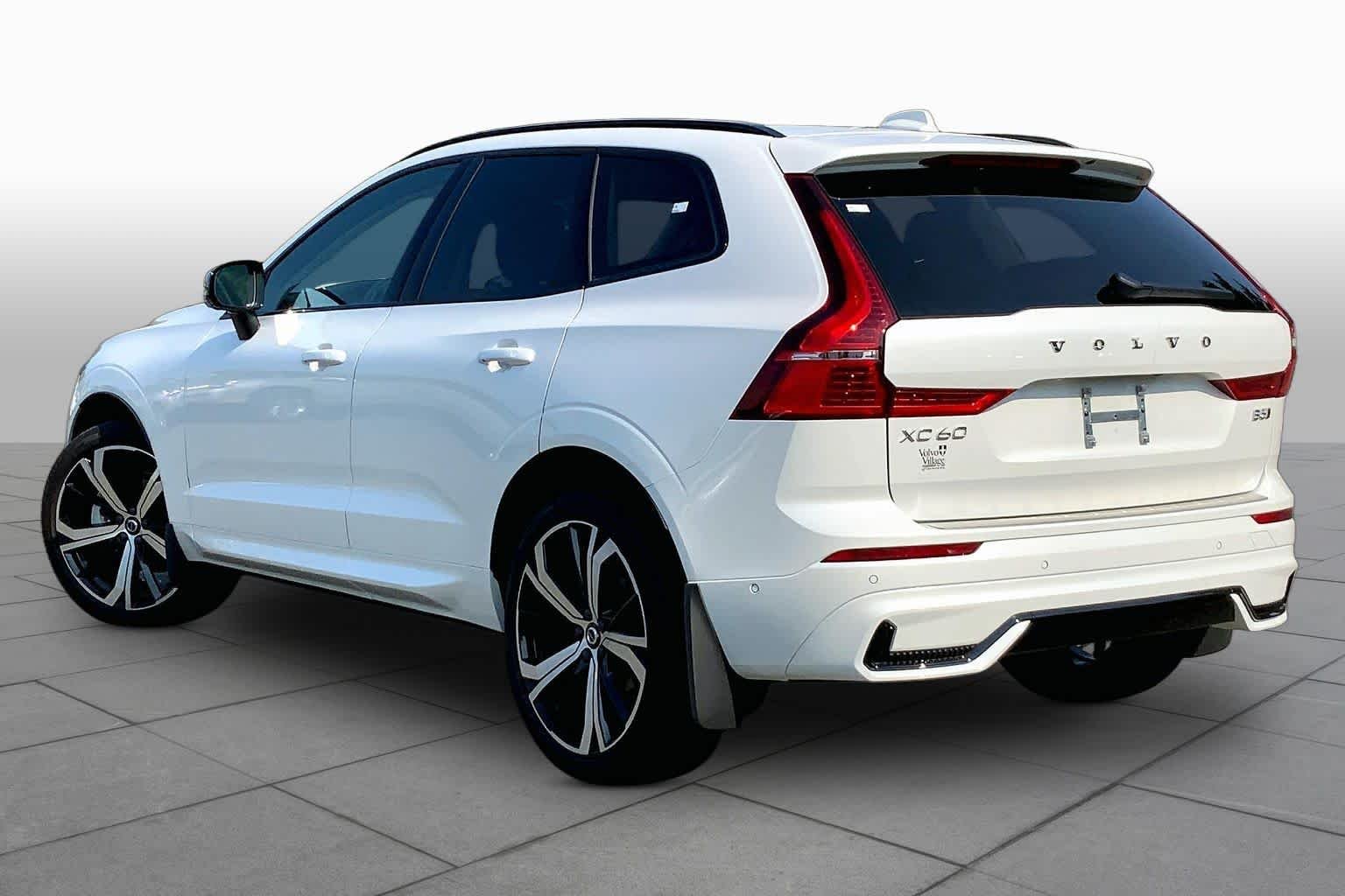 Used 2024 Crystal White Metallic Volvo Ultimate Dark Theme image 12