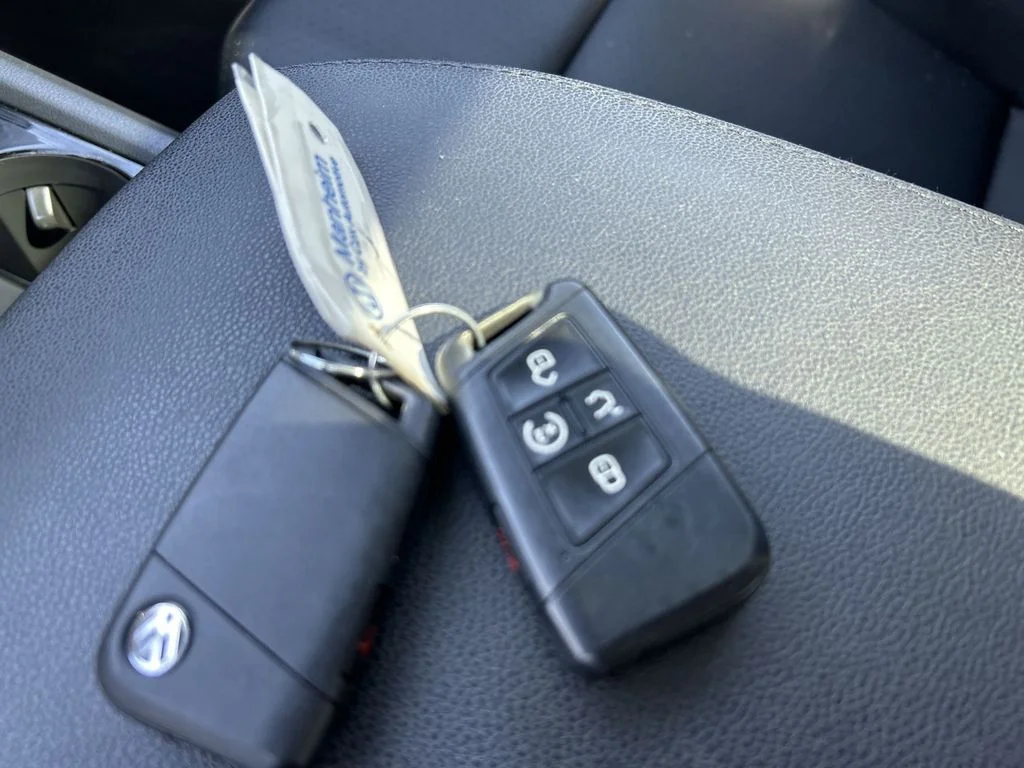 Used 2019 Blue Volkswagen SEL image 22