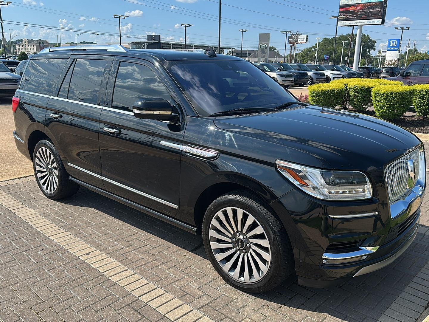 Used 2018 Black Velvet Lincoln Reserve image 2