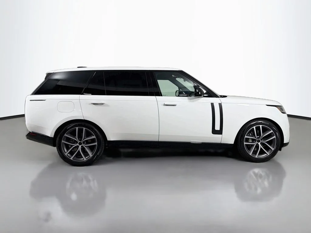 New 2026 Fuji White Land Rover SE 7 Seats image 4