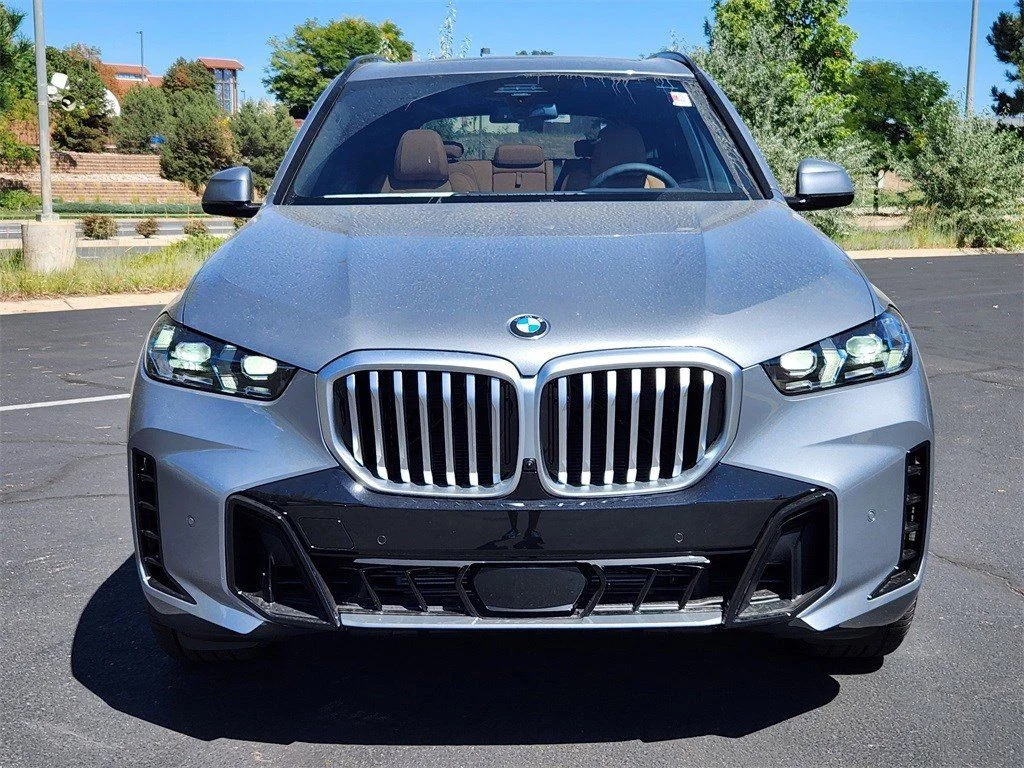 Used 2026 Skyscraper Grey Metallic BMW xDrive40i image 6