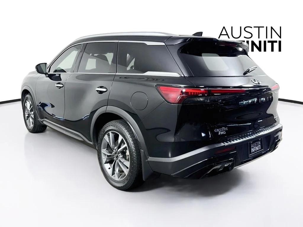 Certified Used 2023 Black INFINITI LUXE image 7