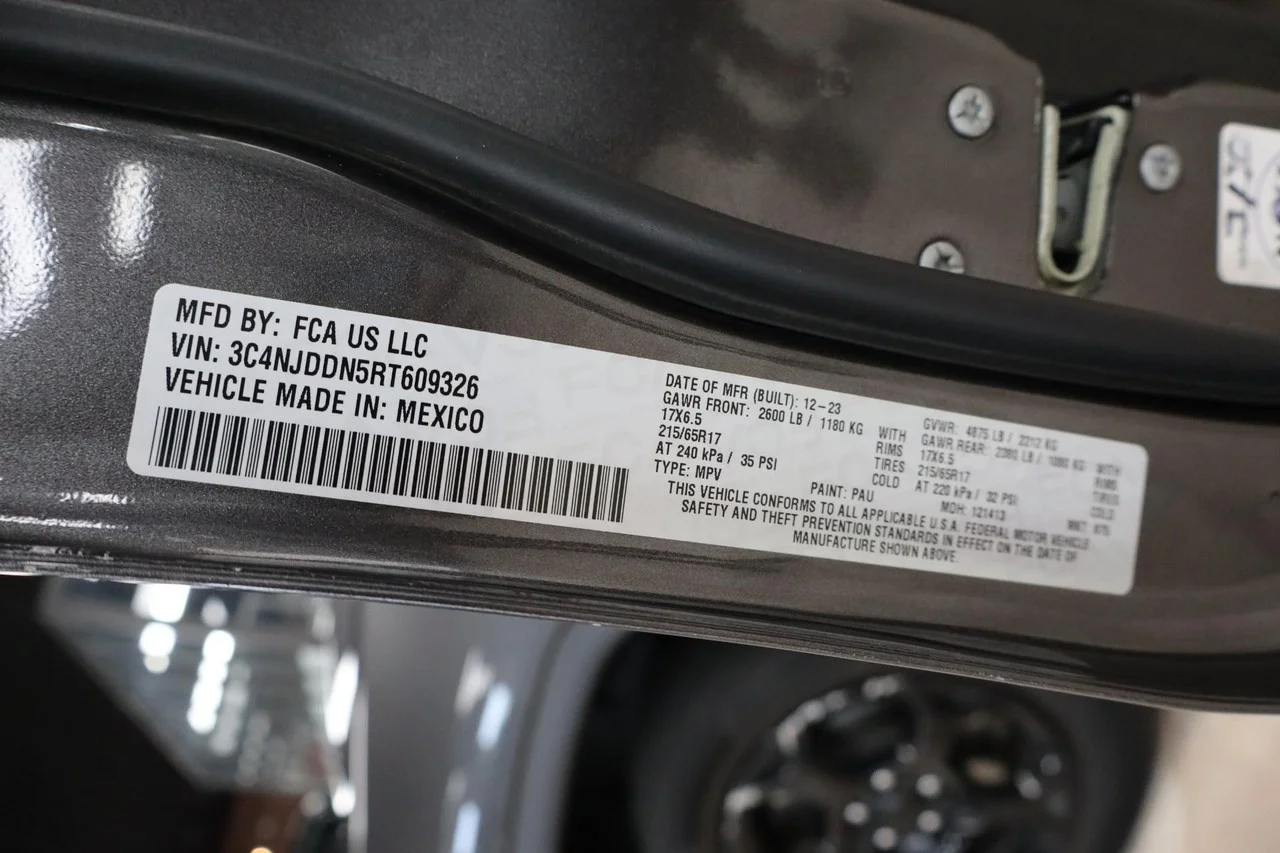 Used 2024 Baltic Gray Metallic Clear Coat Jeep Trailhawk image 24
