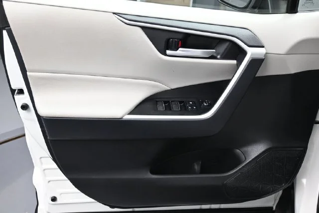 Used 2025 White Toyota XLE image 13