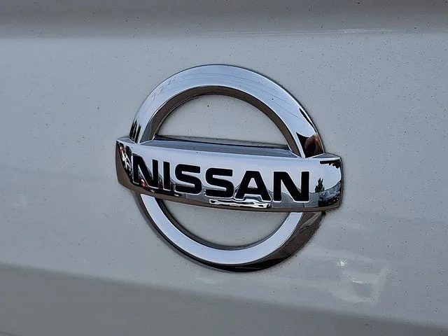 Used 2019 White Nissan 2.5 Platinum image 30