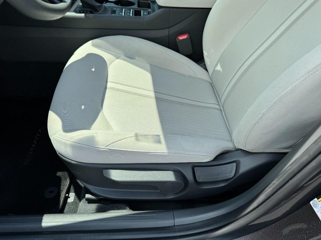 2025 Hyundai Sonata SE - Photo 14