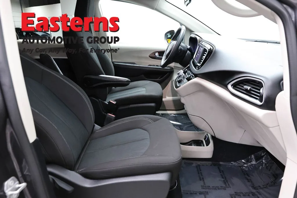 Used 2022 Gray Chrysler LX image 22