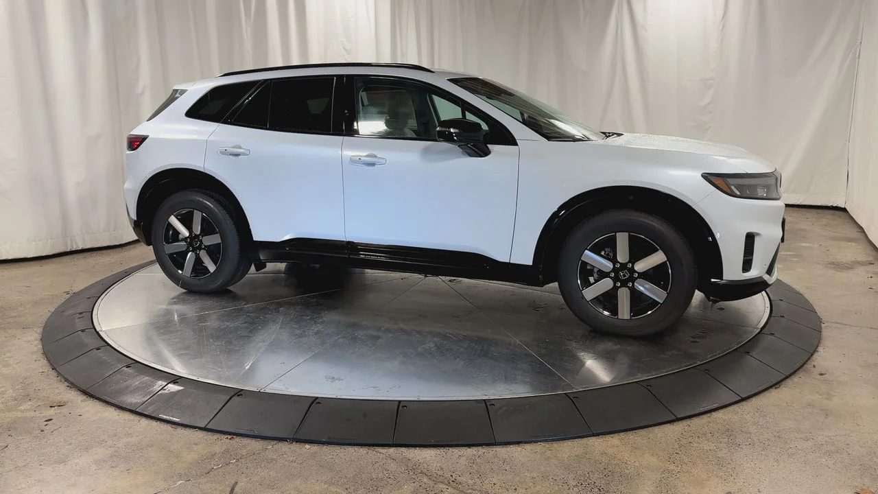 New 2026 Frostline White Pearl Honda Touring image 2
