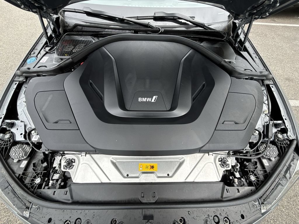 Used 2023 Gray BMW eDrive35 image 18