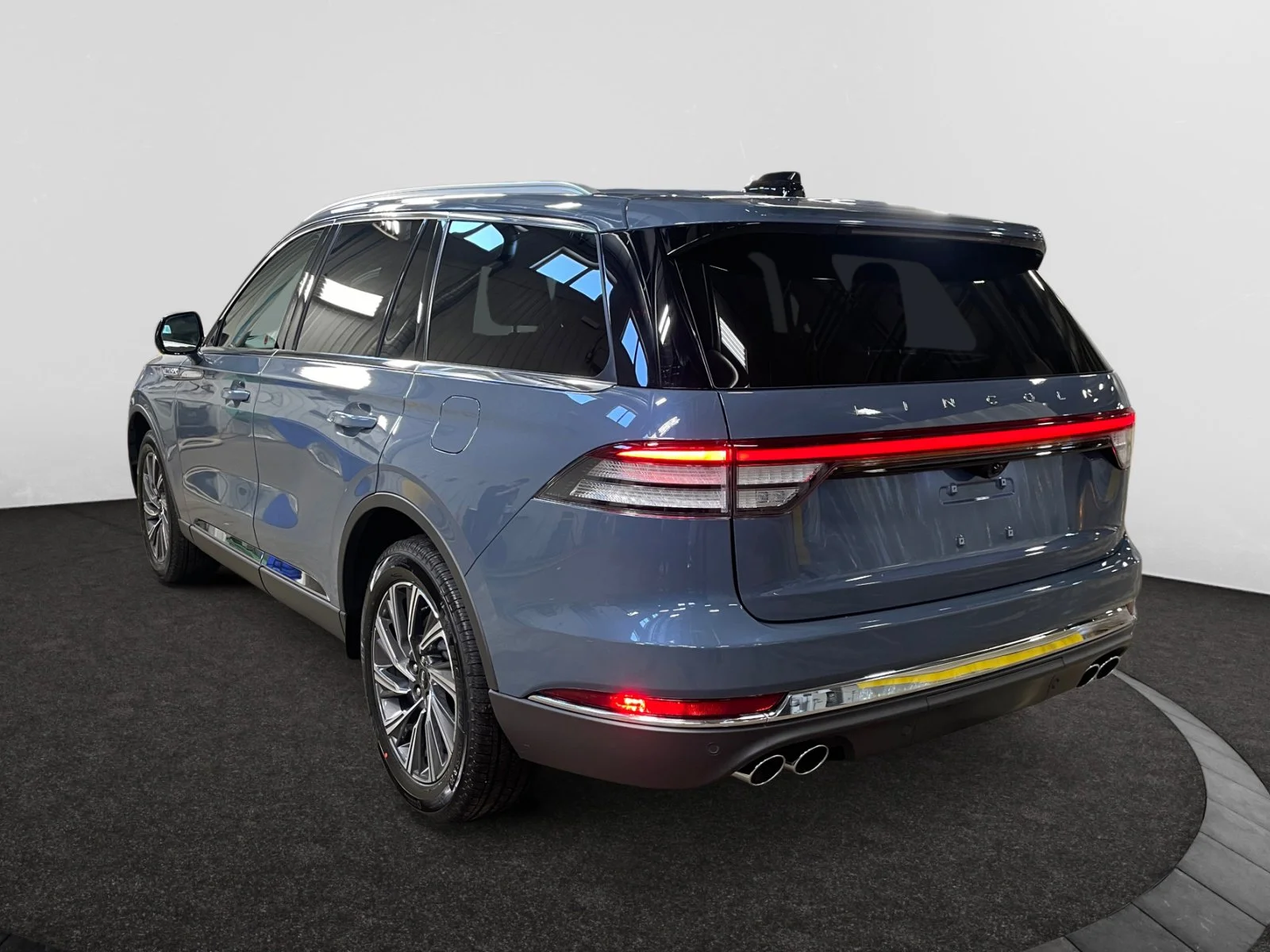 New 2026 Whisper Blue Metallic Clearcoat Lincoln Premiere image 3