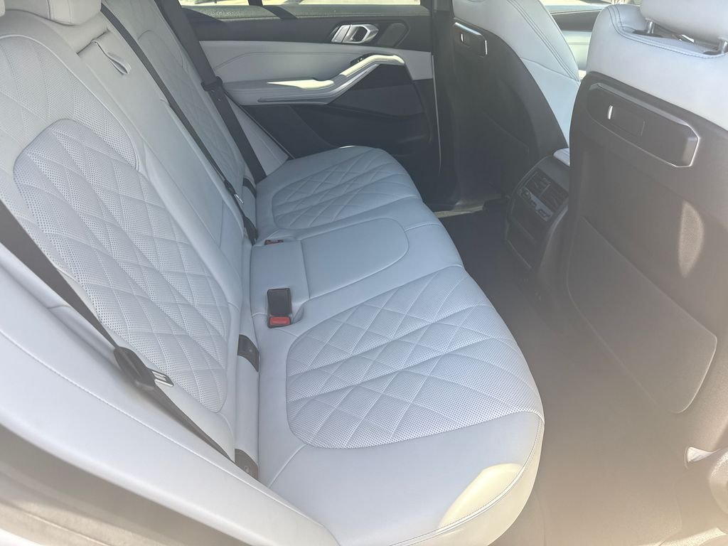 Used 2024 White BMW sDrive40i image 16
