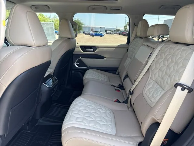 New 2026 Everest White TriCoat / Super Black Two-tone Nissan Platinum Reserve image 26