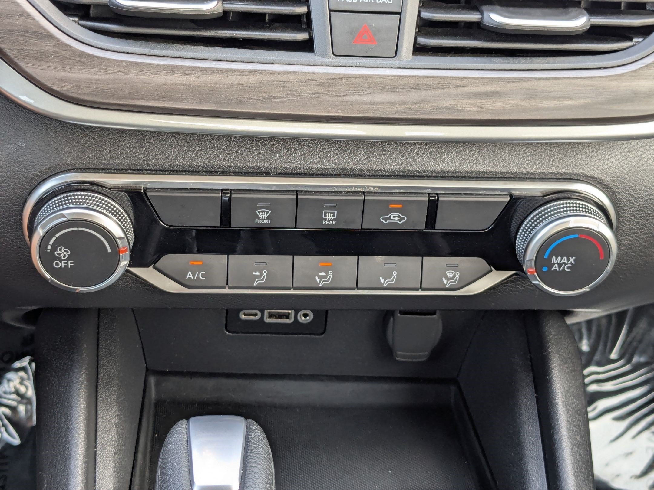 Used 2025 Glacier White Nissan SV image 25