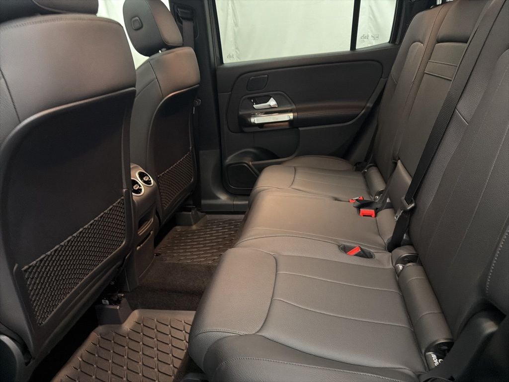 Used 2026  Mercedes-Benz GLB 250 image 20