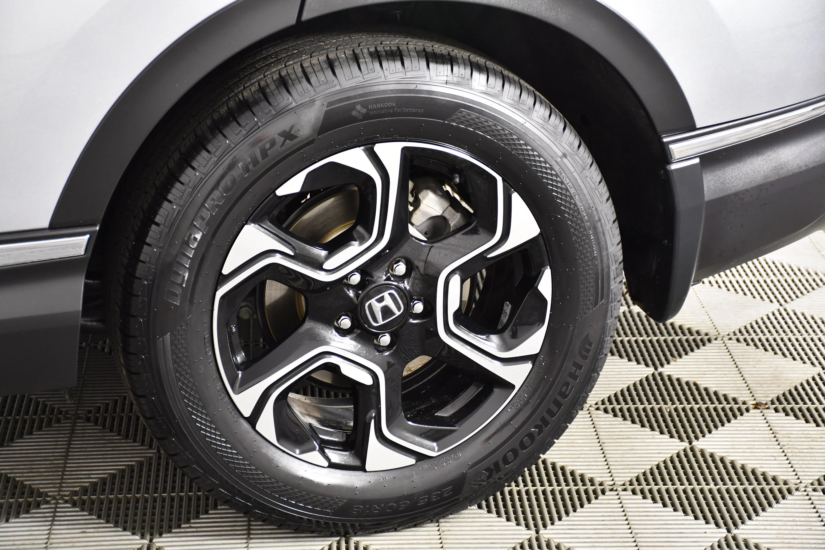 Used 2019 Lunar Silver Metallic Honda Touring image 53