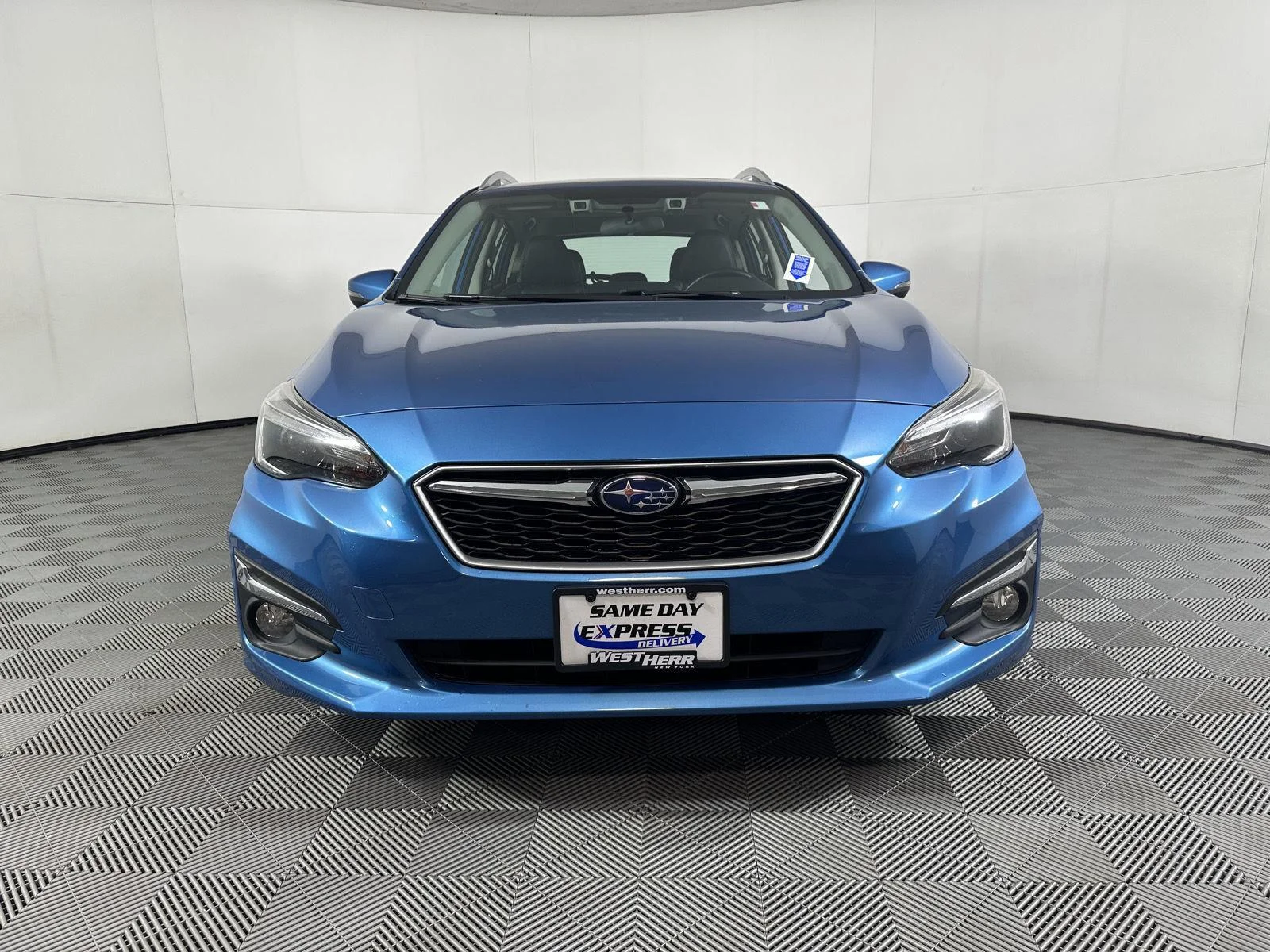 Used 2019 Island Blue Pearl Subaru Limited image 12