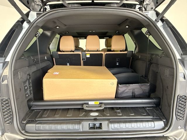 New 2026 Fuji White Land Rover Dynamic SE image 28