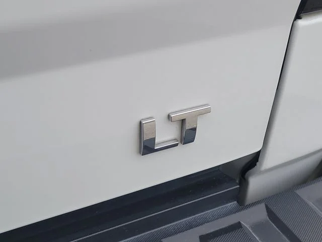 Used 2018 White Chevrolet LT image 10