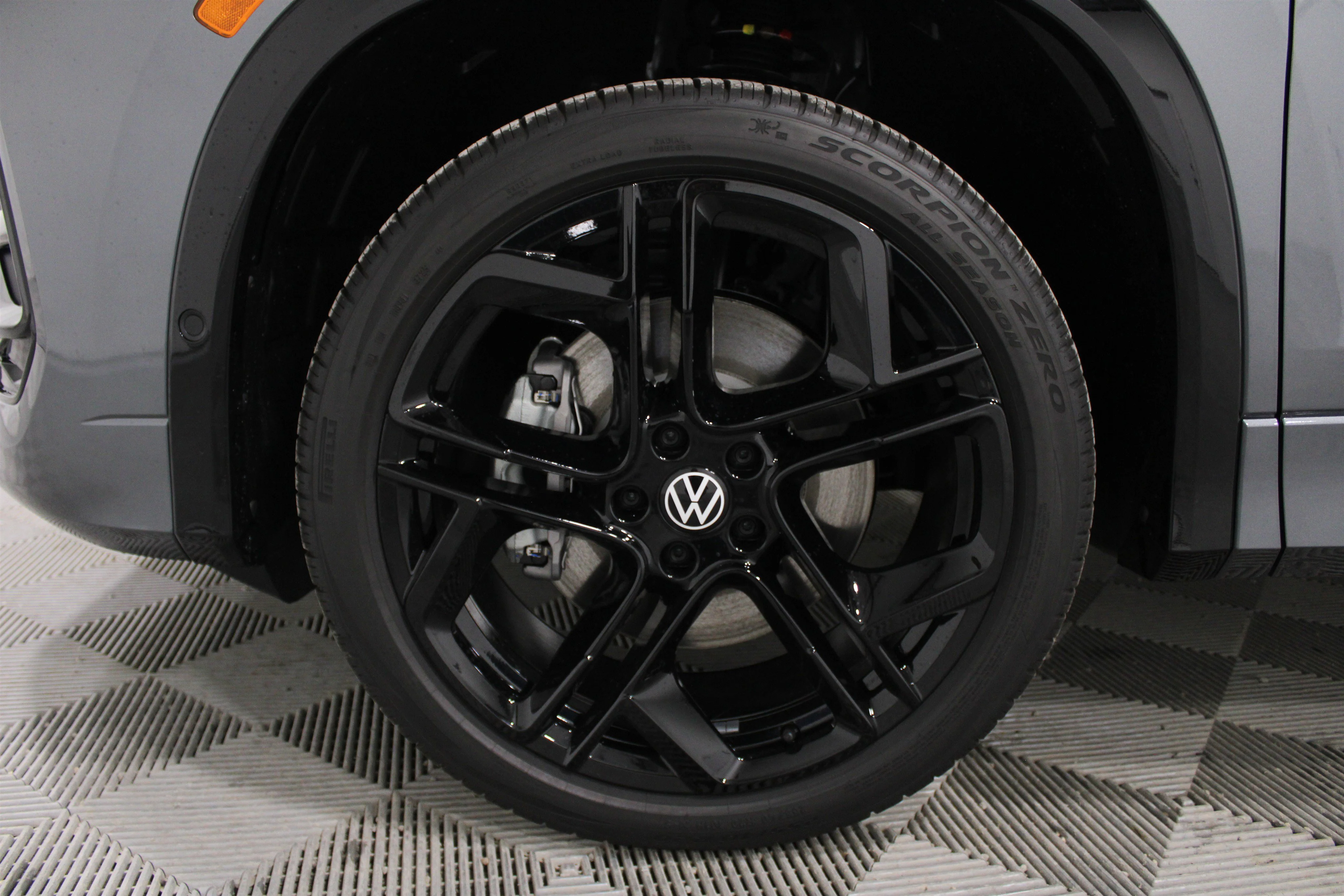 New 2026 Platinum Gray Metallic Volkswagen SE R-Line Black image 32