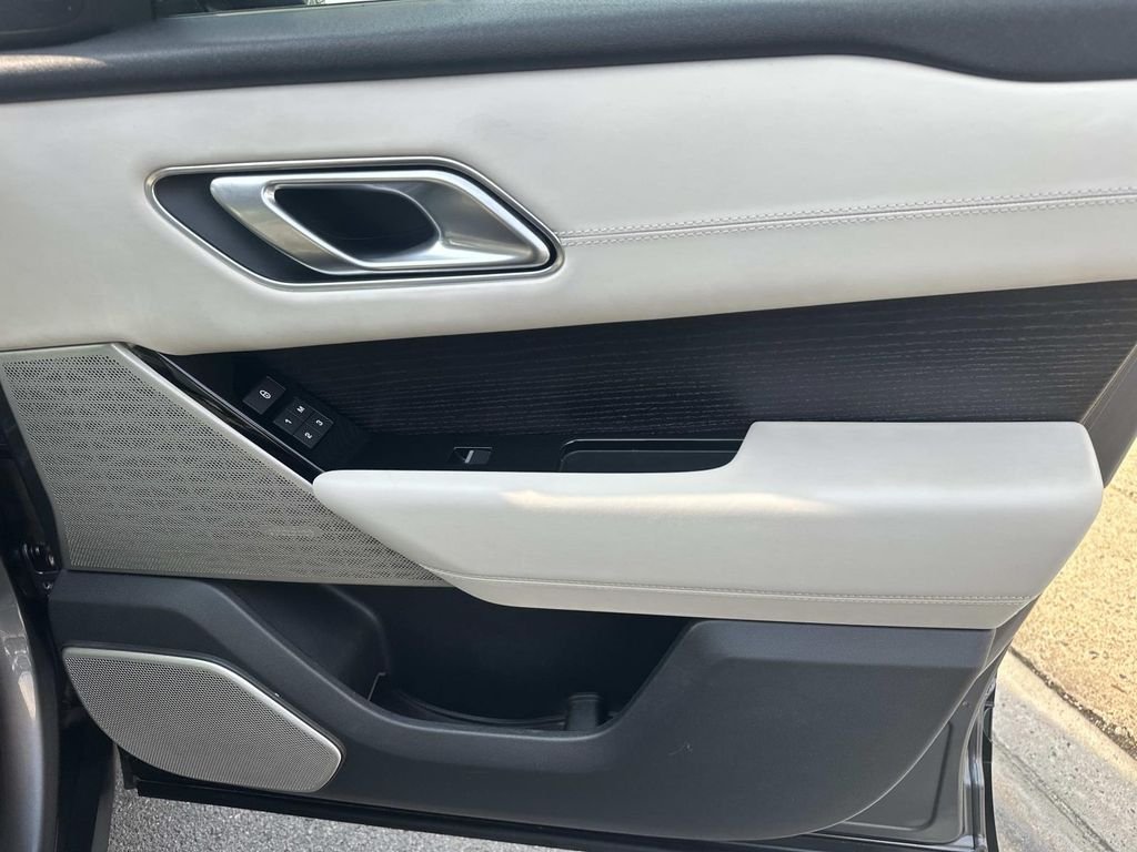 Used 2018  Land Rover HSE R-Dynamic image 10