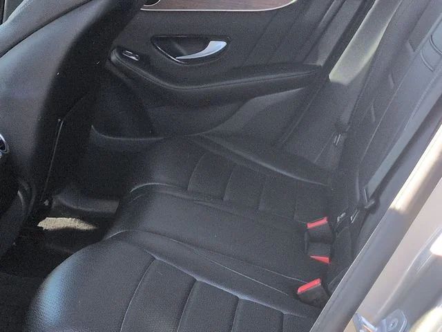 Used 2020  Mercedes-Benz GLC 300 image 21