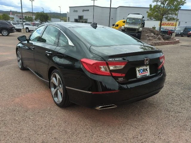 Used 2018  Honda Touring image 6