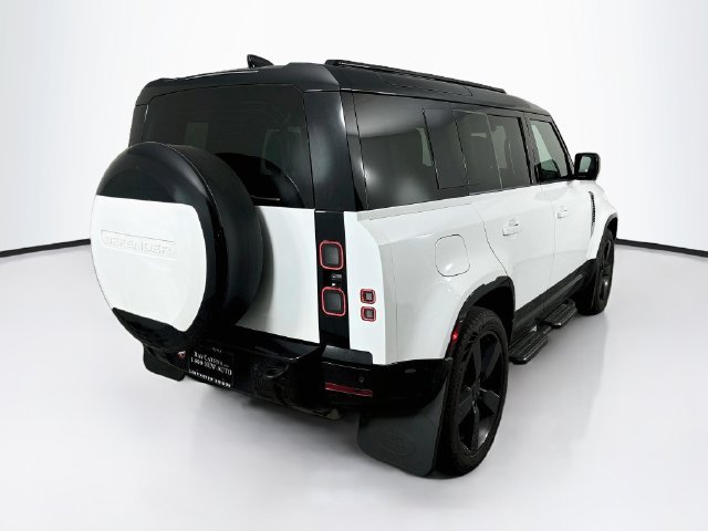 New 2026 White Land Rover X-Dynamic SE image 5