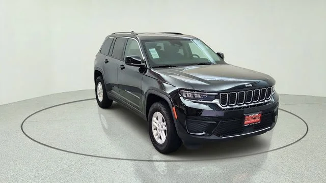 Used 2023 Black Jeep Laredo image 13