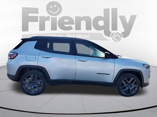 New 2026 Silver Zynith Metallic Clear-Coat Exterior Paint Jeep Limited image 6