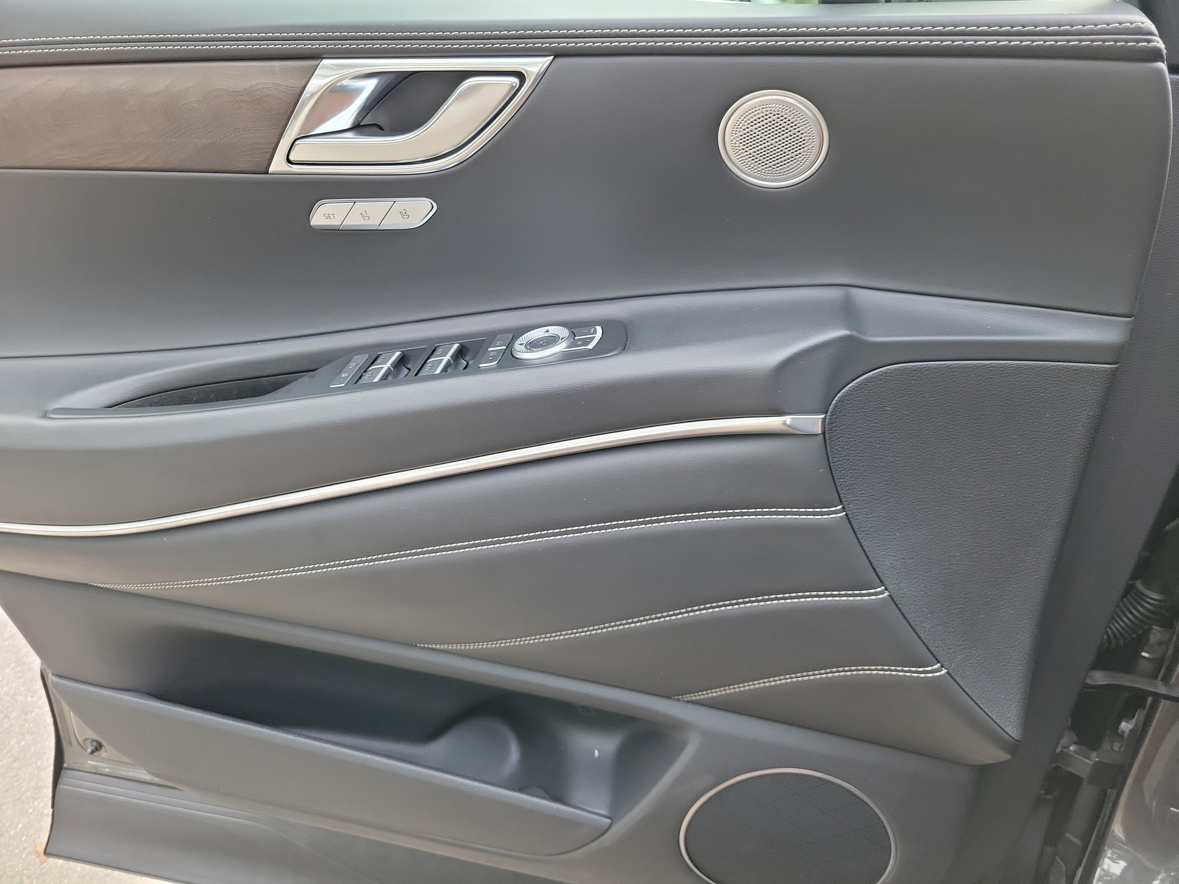 Used 2021 Himalayan Gray Genesis 3.5T image 20