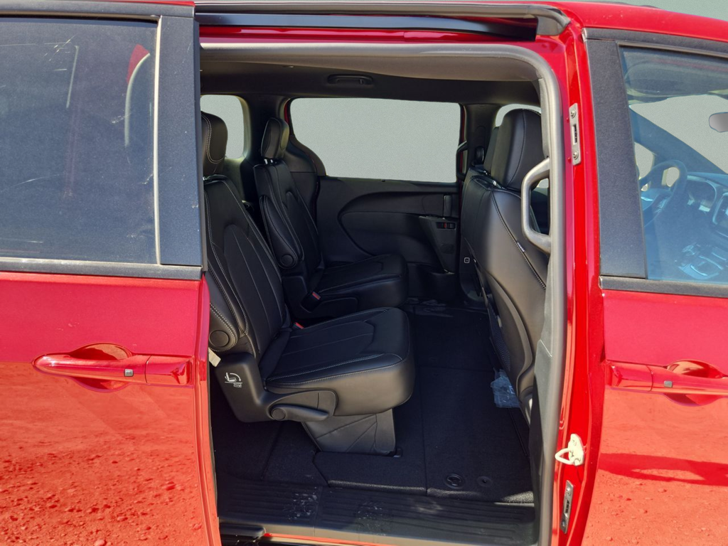 New 2026 Red Hot Pearl-Coat Exterior Paint Chrysler Select image 57