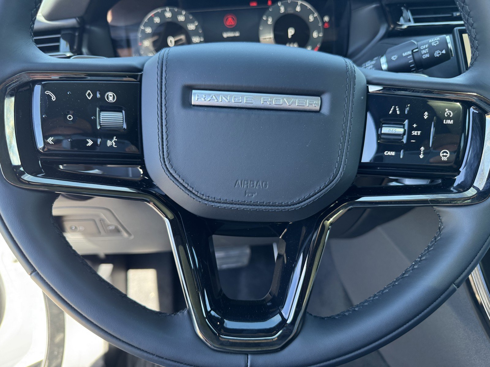 New 2026 Ostuni Pearl White Land Rover Dynamic SE image 21