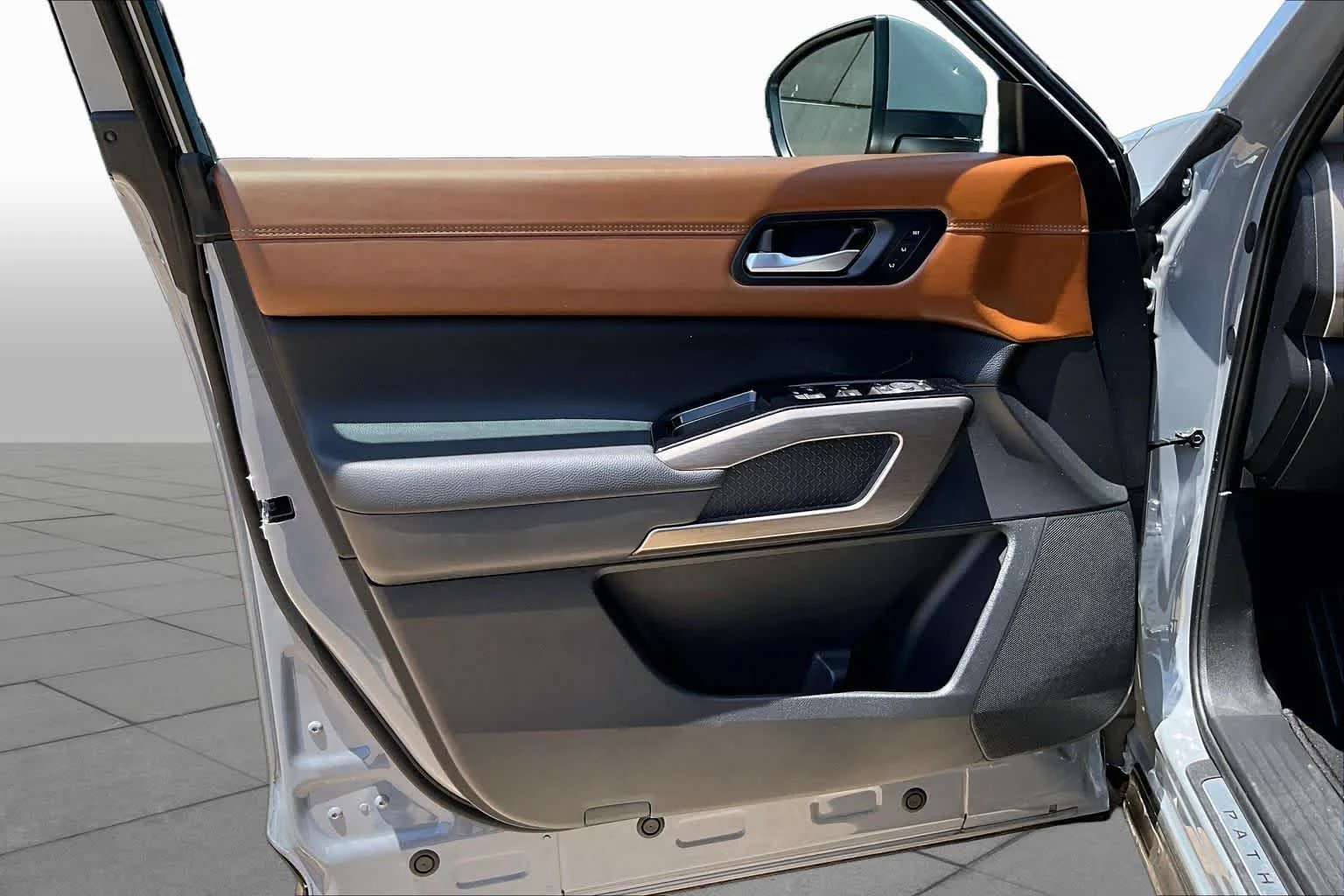 Used 2025 Boulder Gray Pearl Nissan Platinum image 26