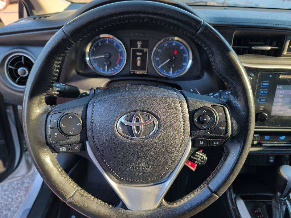 Used 2018 Classic Silver Metallic Toyota SE image 18