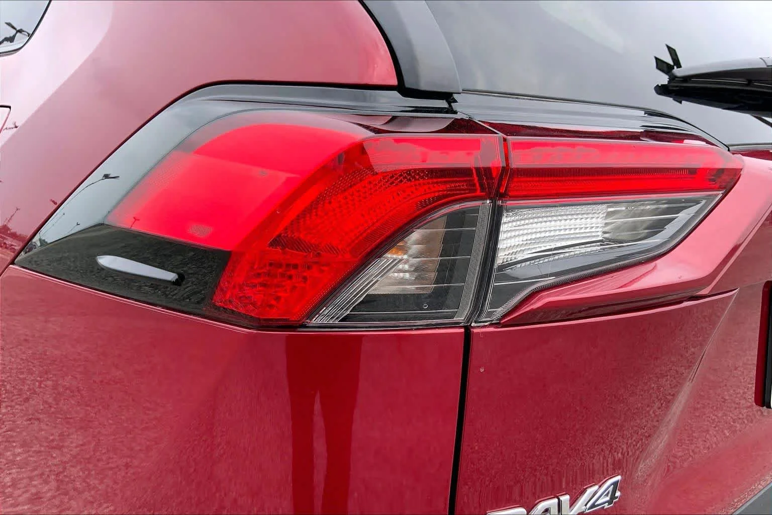 Used 2025 Ruby Flare Pearl Toyota XLE image 28