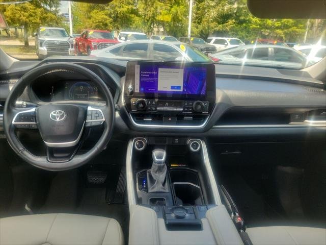 Certified Used 2024 WIND CHILL PEARL Toyota  image 22