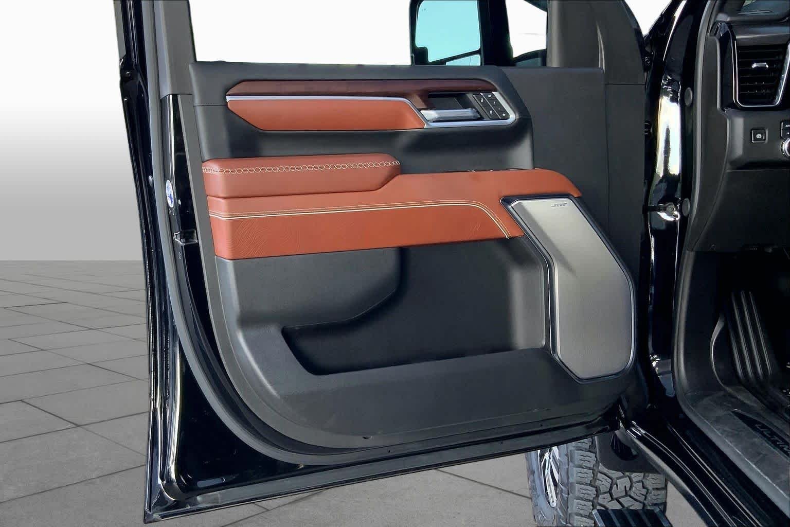 Used 2025 Onyx Black GMC Denali Ultimate image 22