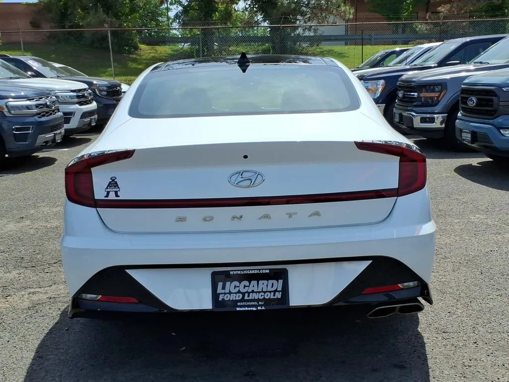 Used 2021 Gray Hyundai SEL image 5