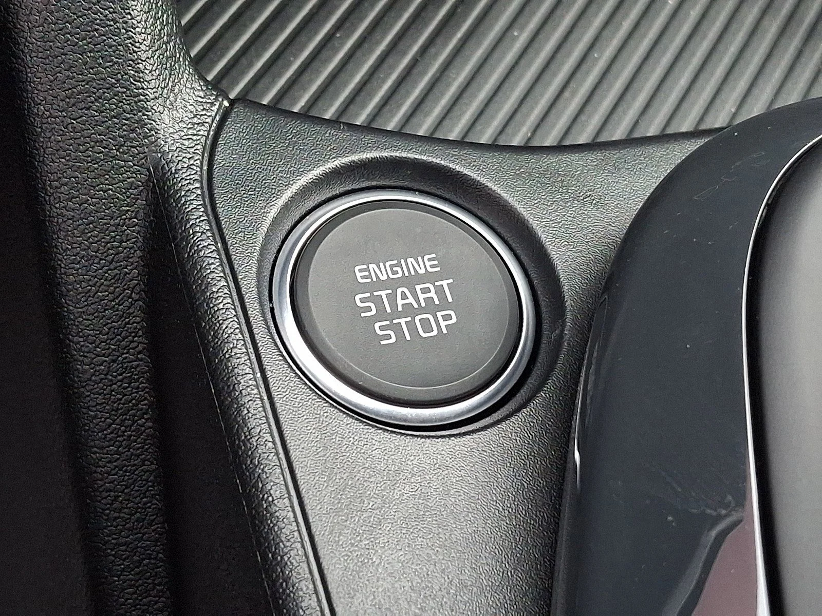 2025 Kia K4 GT-Line Turbo - Photo 12