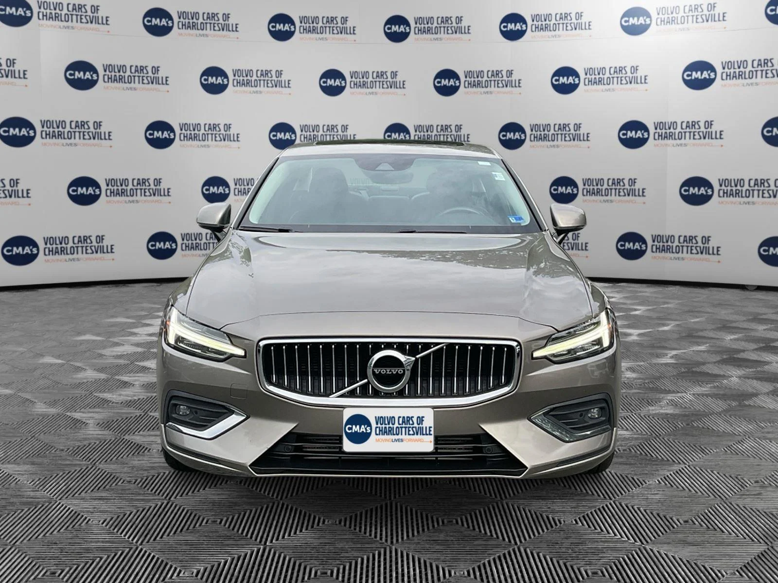 Used 2019 Pebble Grey Metallic Volvo Inscription image 8